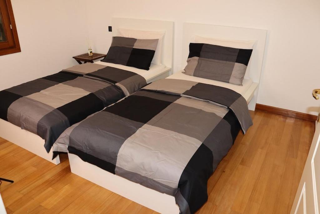 Appartement Dans Un Terrain De Golf, 5 Min De La Mer En Voiture, Parking Gratuit Коголето Екстериор снимка