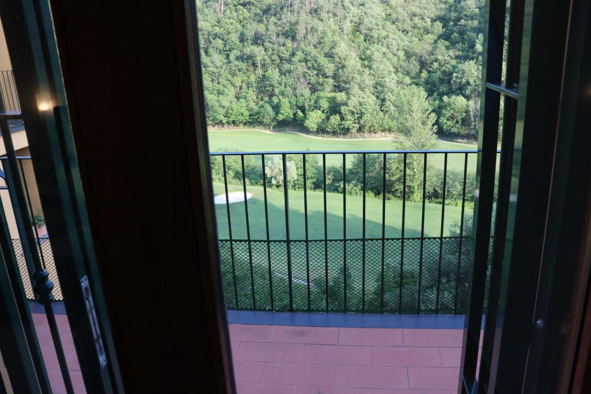 Appartement Dans Un Terrain De Golf, 5 Min De La Mer En Voiture, Parking Gratuit Коголето Екстериор снимка