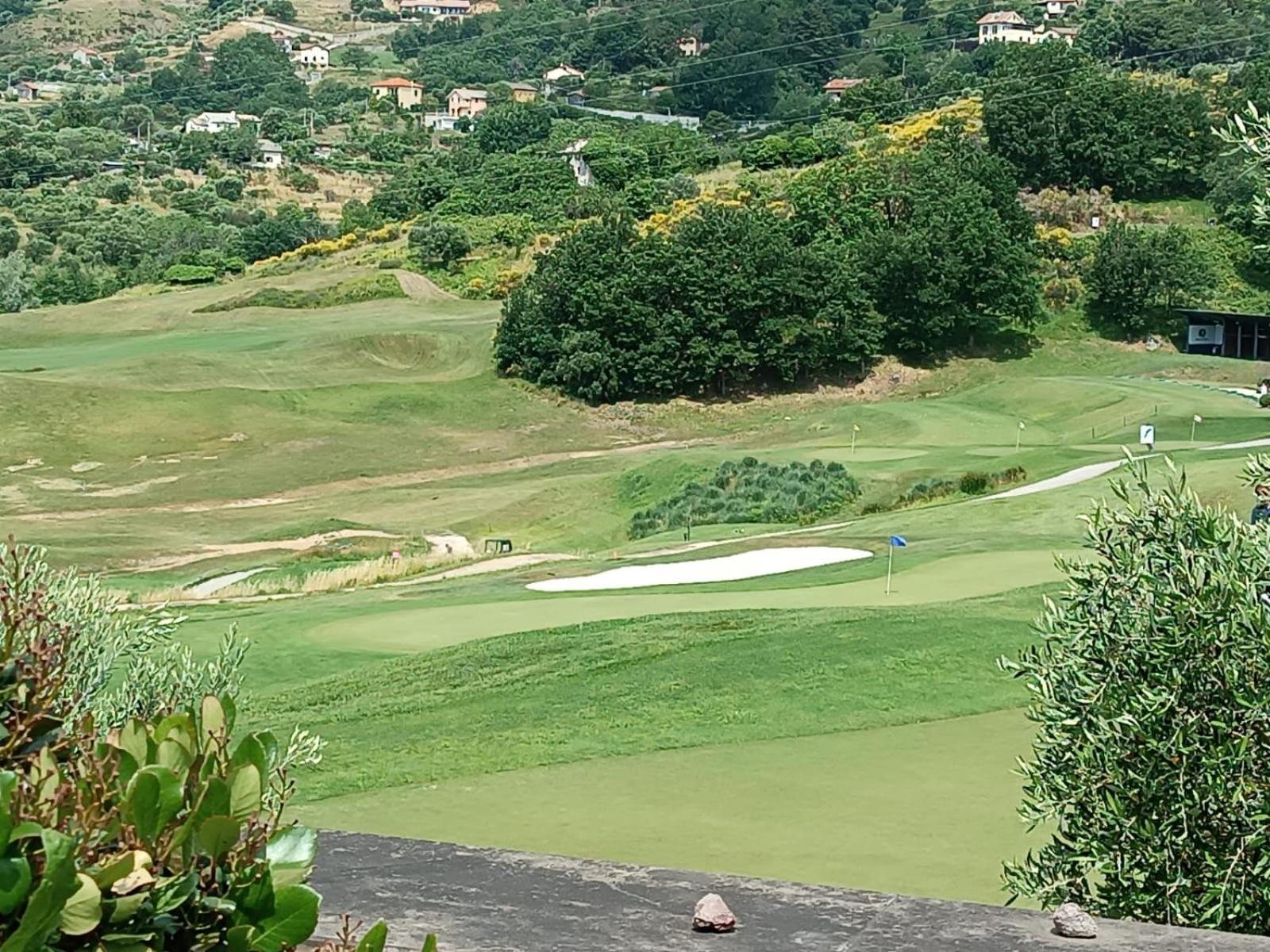 Appartement Dans Un Terrain De Golf, 5 Min De La Mer En Voiture, Parking Gratuit Коголето Екстериор снимка